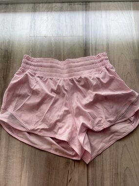 Lululemon hotty hot 4” shorts